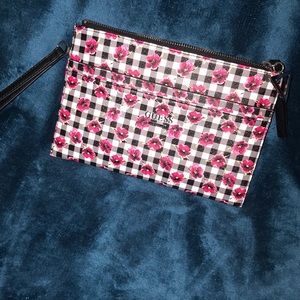 🦋Guess Wristlet